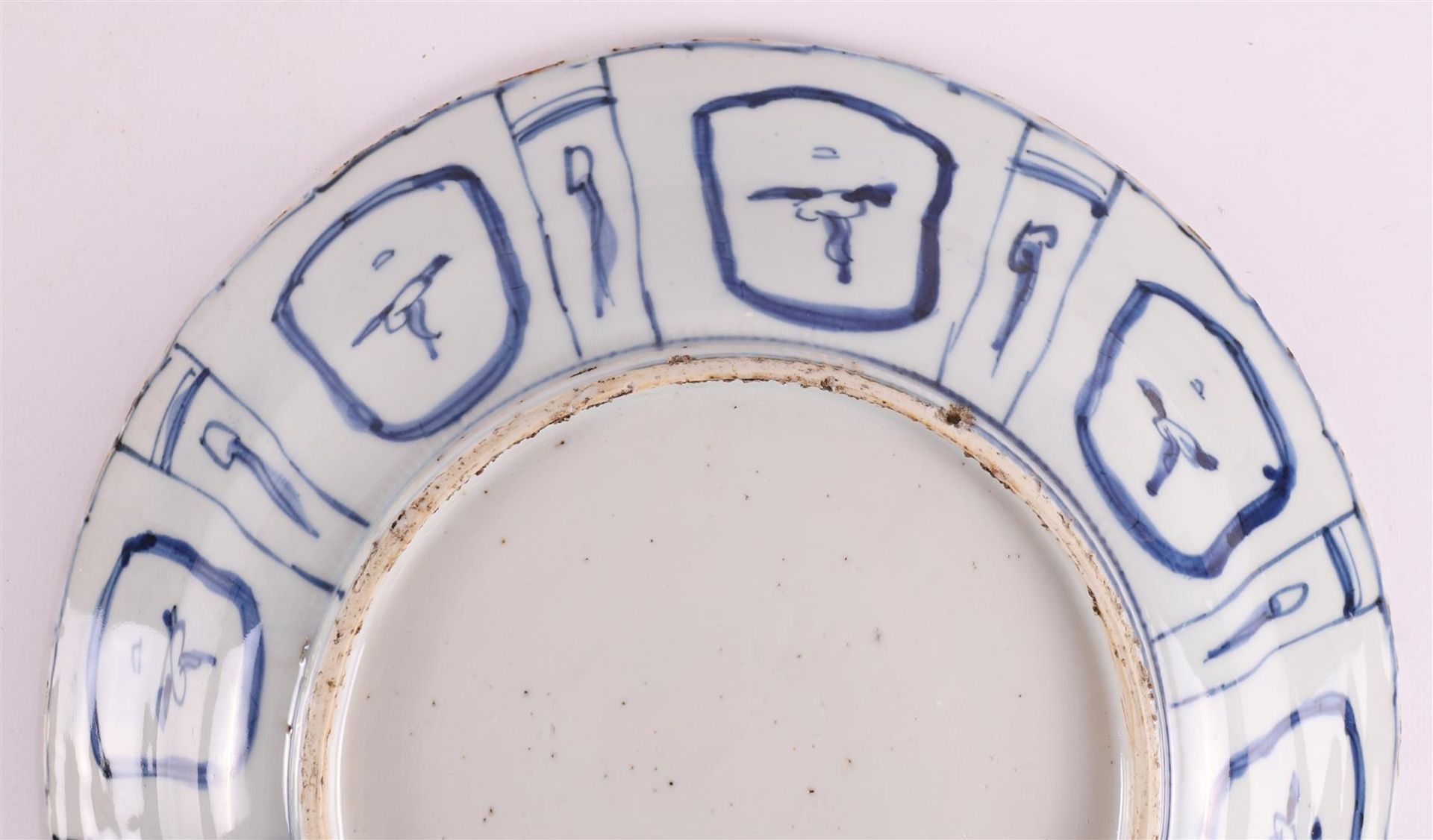 A blue/white porcelain 'kraak' dish, China, Wanli, around 1600. - Image 6 of 7