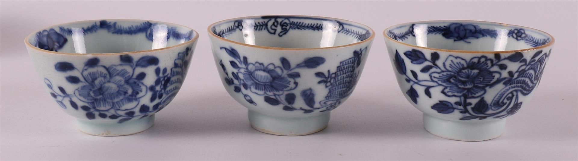 Six blue/white porcelain cups and saucers, China, Qianlong, 18th century. - Image 10 of 20