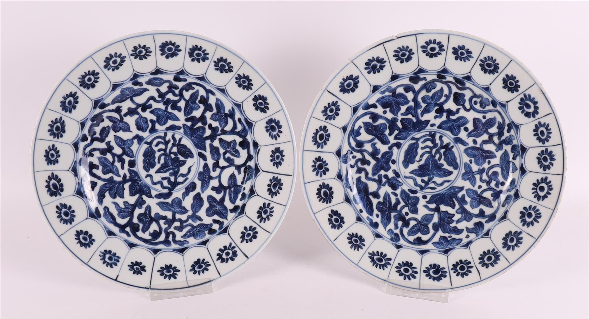 A set of blue/white porcelain plates, China, Kangxi, around 1700.