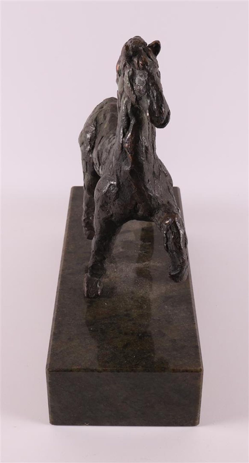 A brown patinated bronze horse on green natural stone base, 20th century. - Image 3 of 4