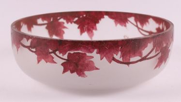 A white satin-finished fruit bowl, France, Legras, around 1900.