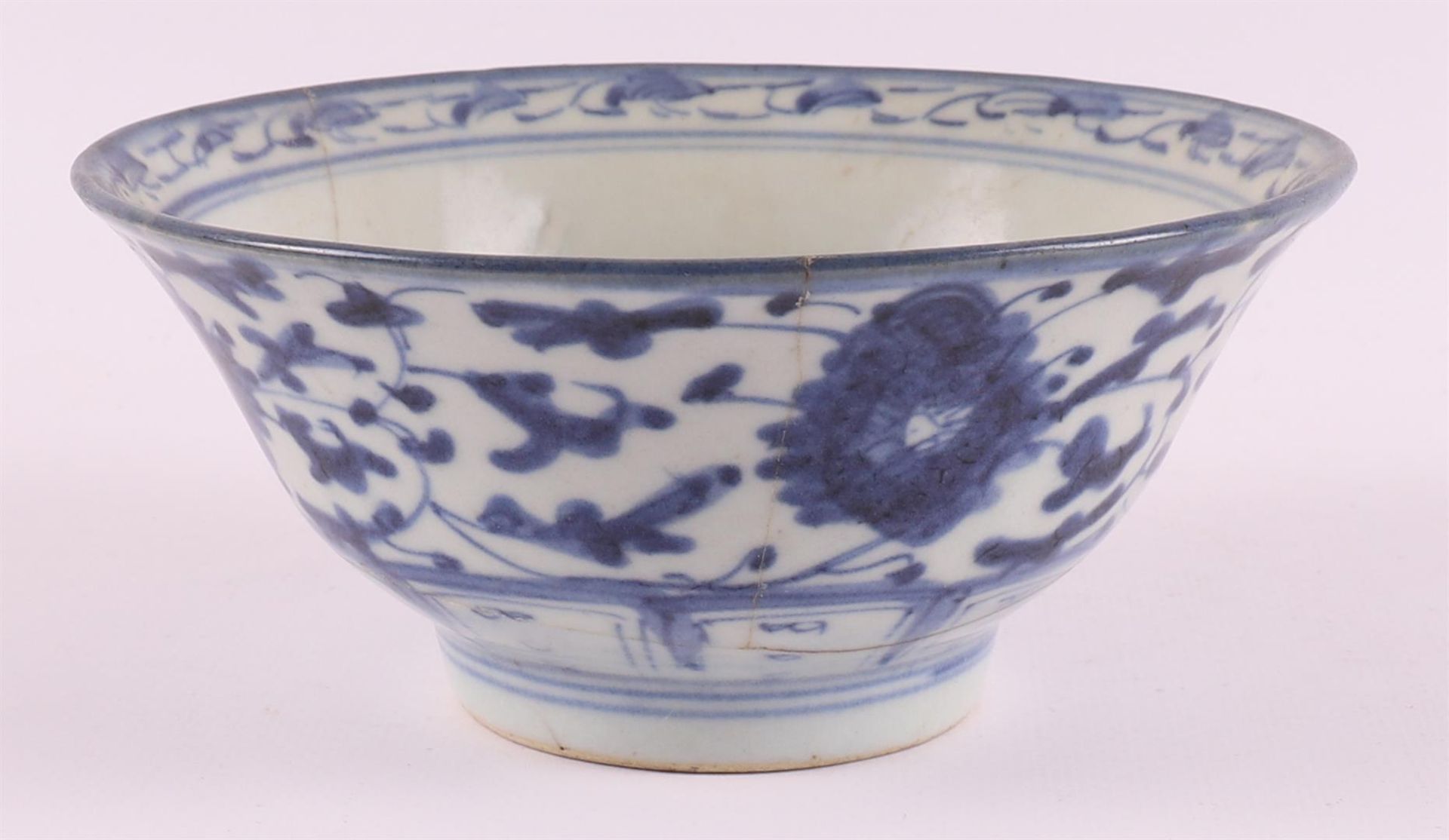 A lot of various Chinese porcelain bowls, China, 18th century - Image 23 of 25