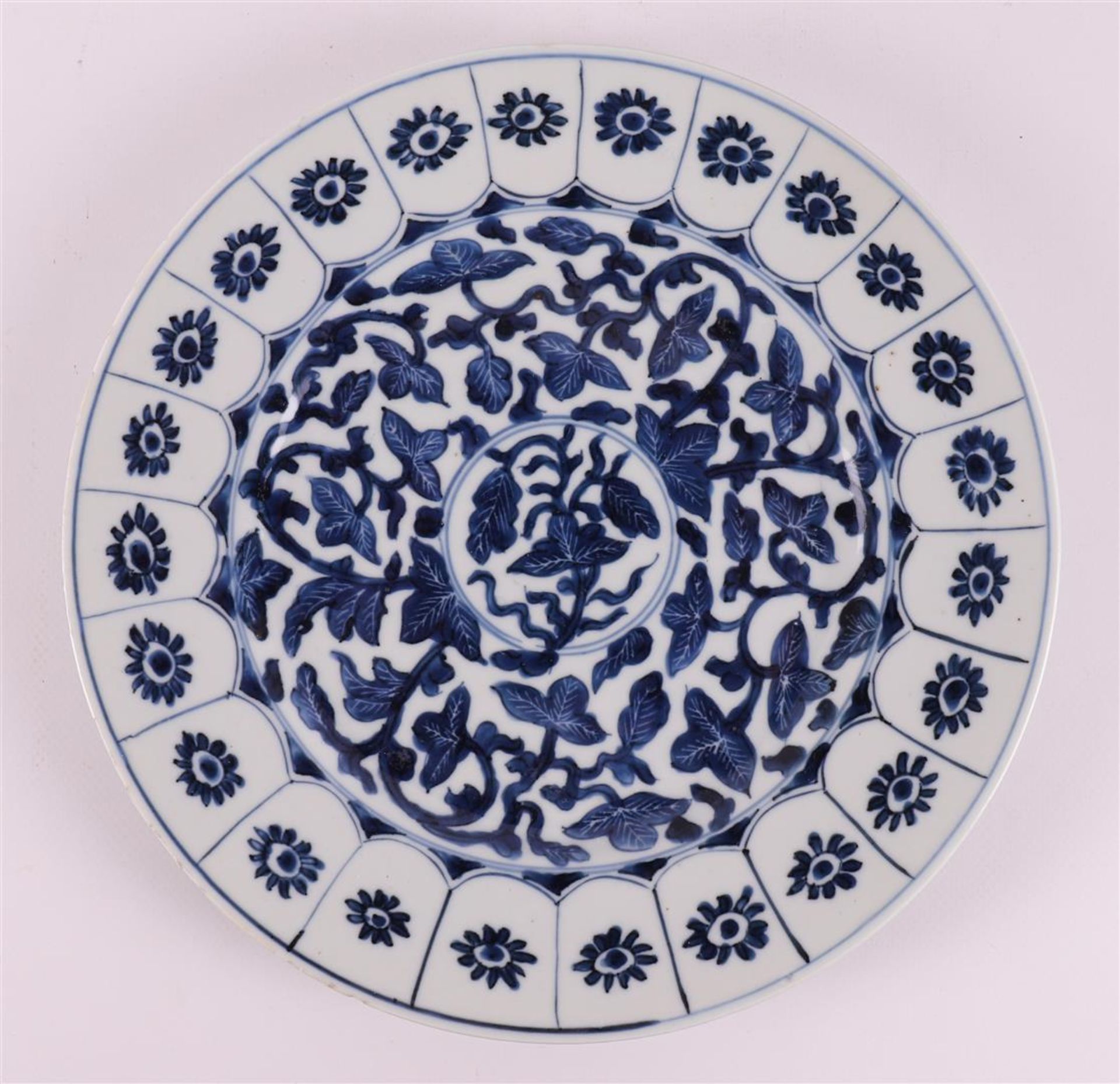 A set of blue/white porcelain plates, China, Kangxi, around 1700. - Bild 2 aus 11