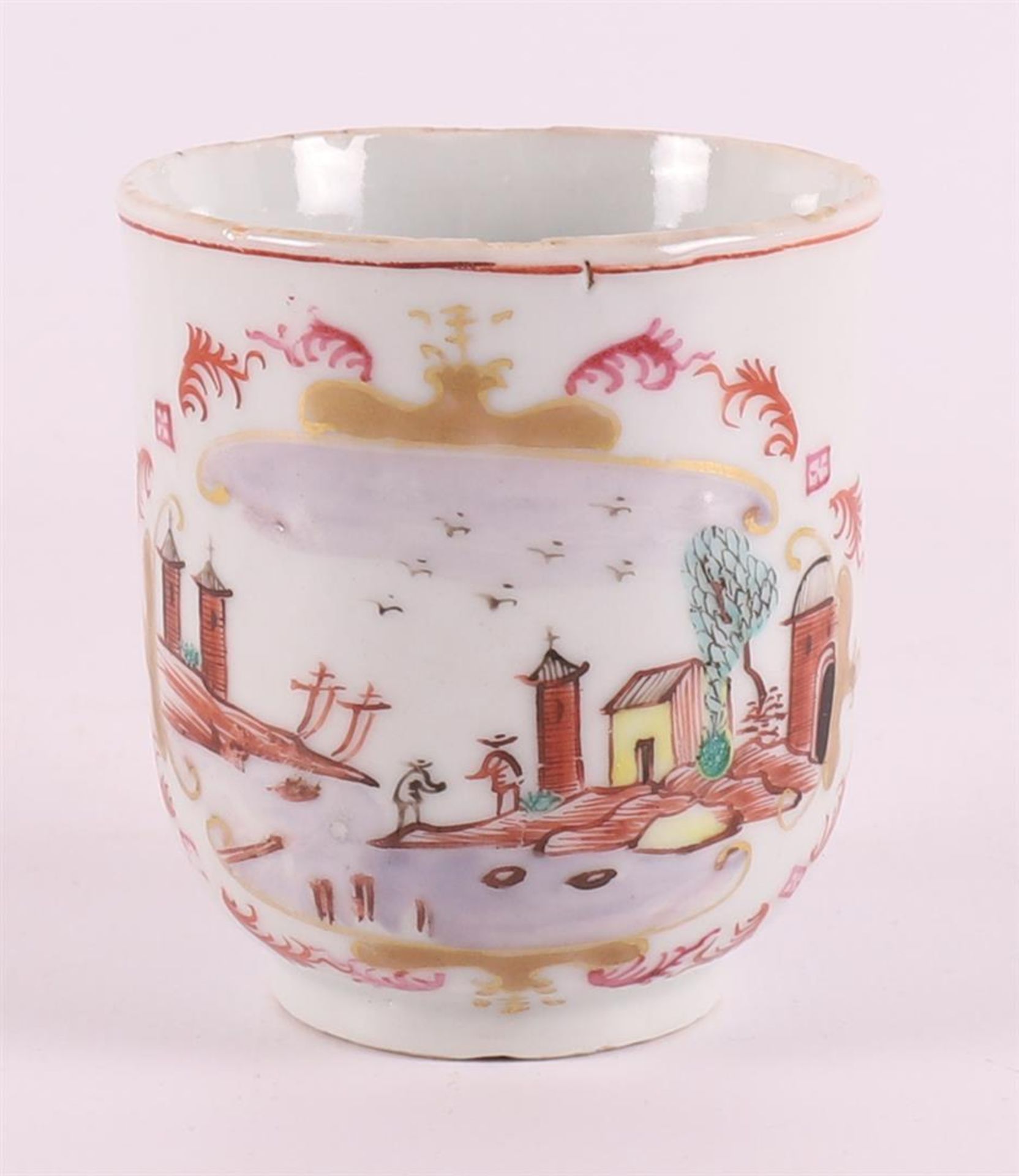 A porcelain Chine de Commande cup and saucer, China, Qianlong 18th century. - Bild 12 aus 17