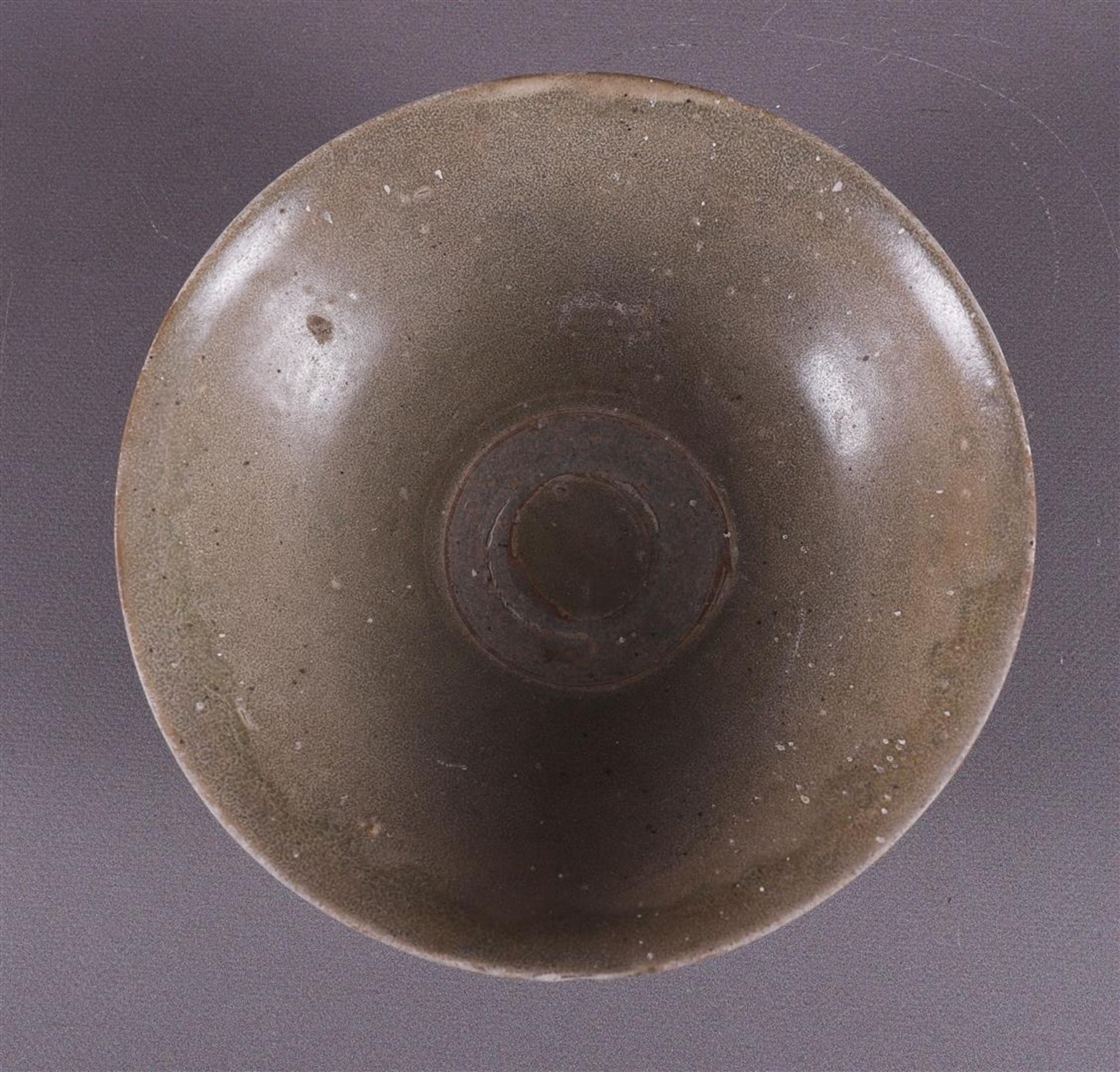 A green glazed stoneware bowl on stand ring, China, Song/Ming. - Image 7 of 8