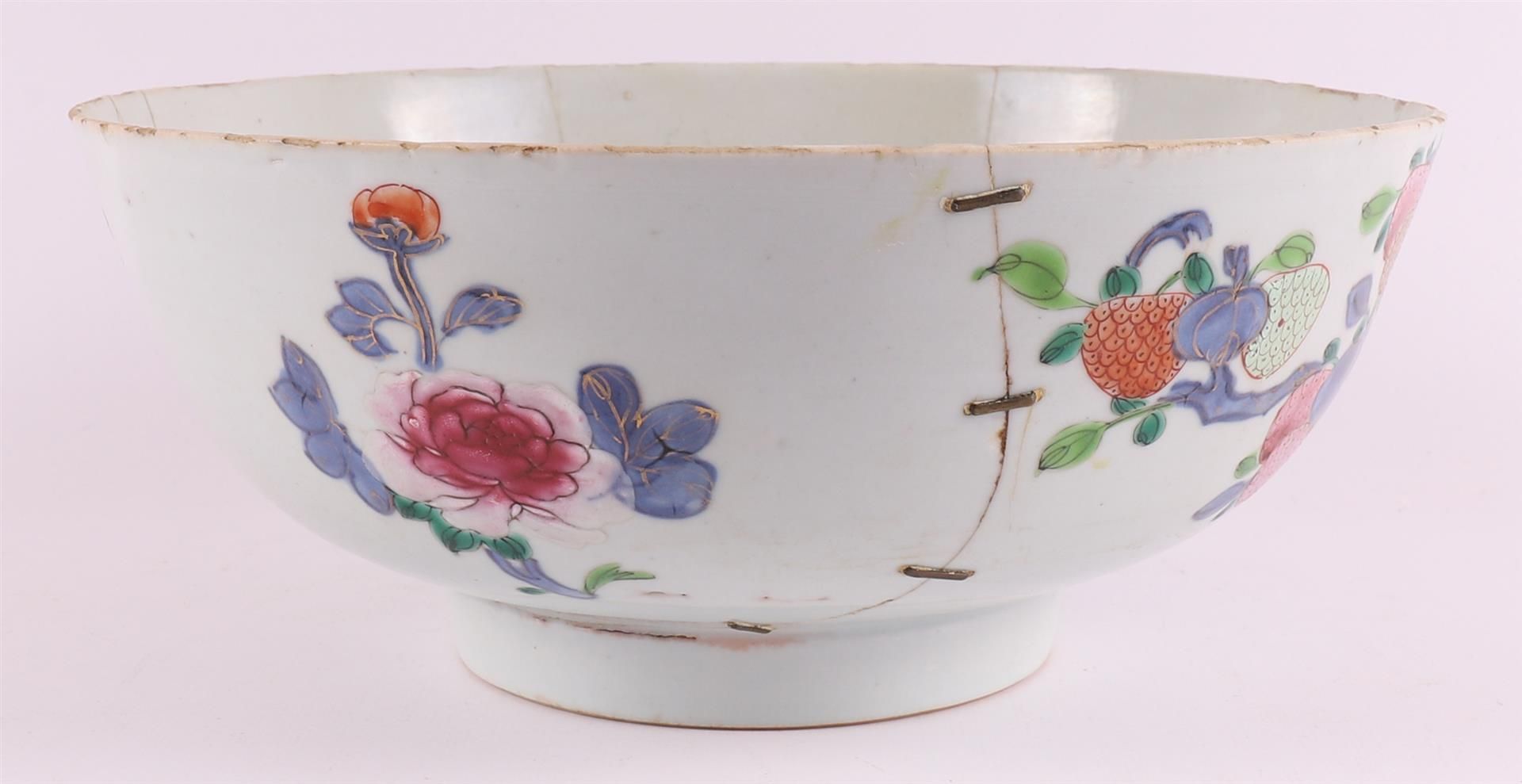 A lot of various Chinese porcelain bowls, China, 18th century - Image 10 of 25