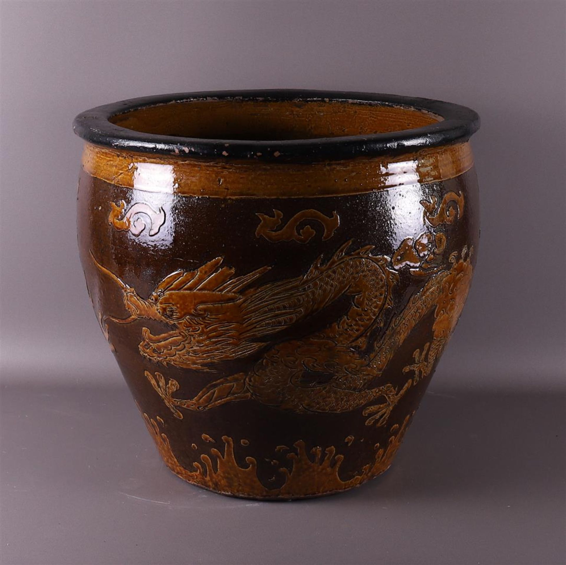 A stoneware cachepot, China 19th century.
