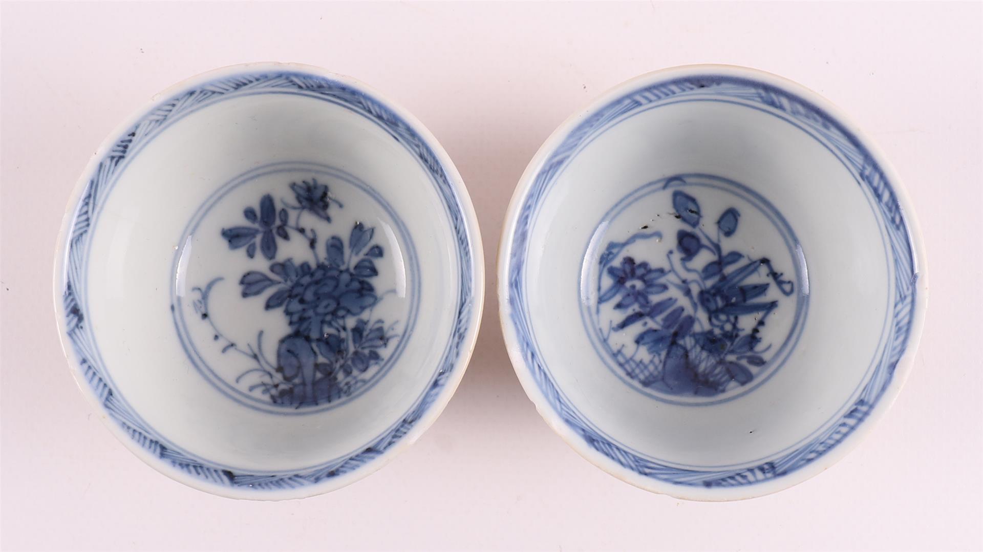 A lot of various porcelain cups and saucers, China, 18th century, - Image 14 of 17