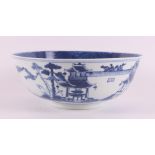 A blue/white porcelain bowl on stand, China, 1st half 19th century.