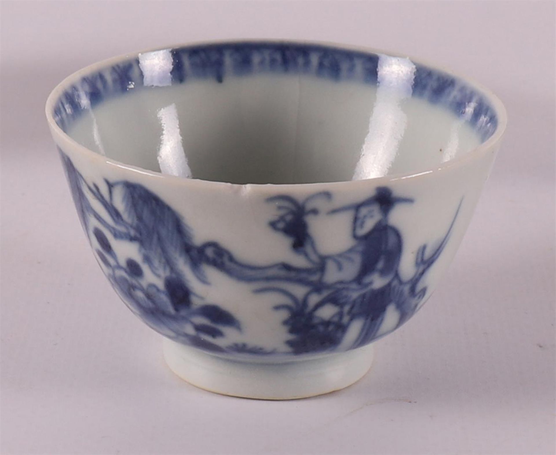 Six blue/white porcelain cups and four saucers, China, Qianlong, 18th century. - Image 15 of 21