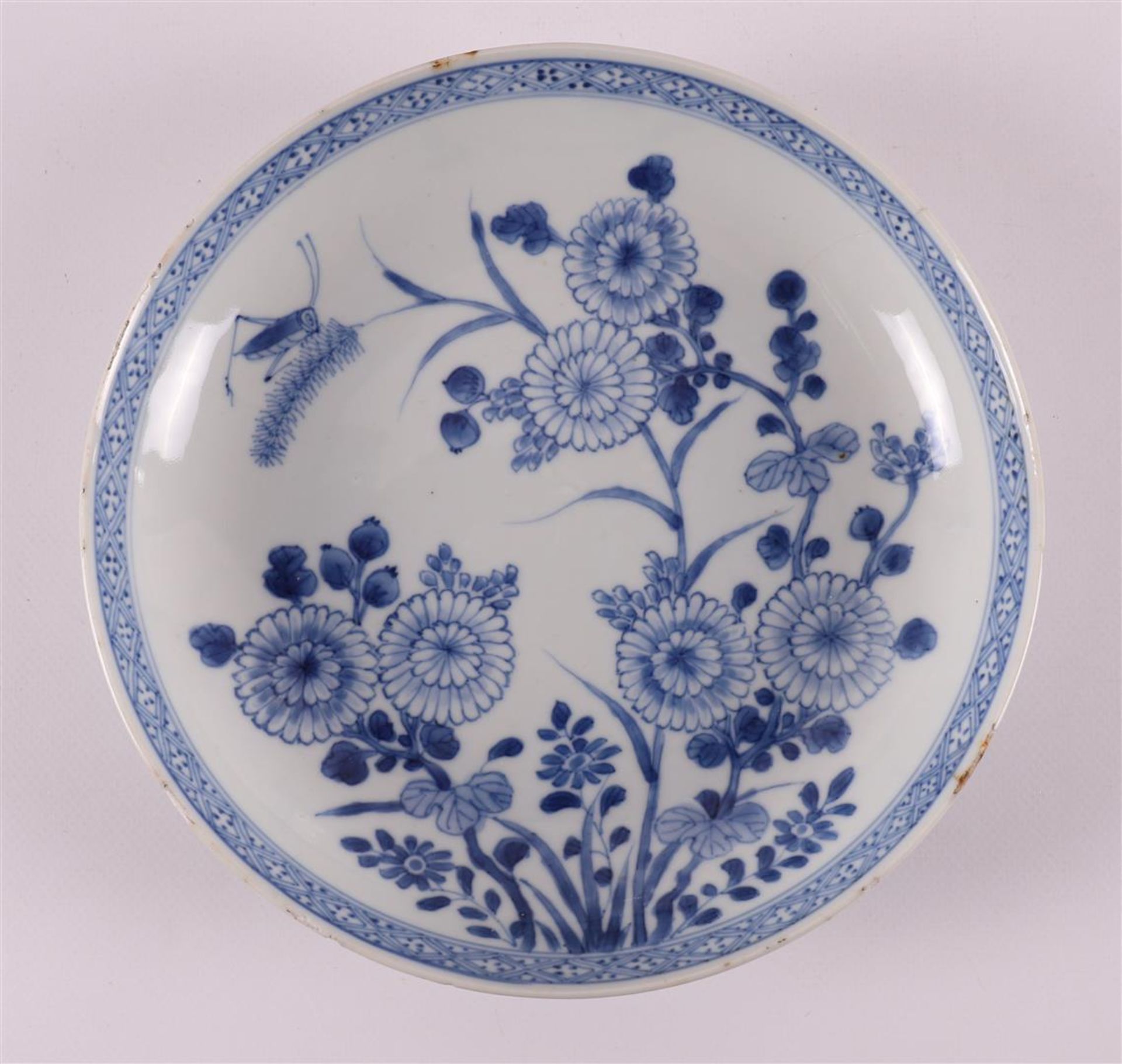 A series of three blue/white porcelain plates, China, Qianlong, 18th century. - Bild 5 aus 11