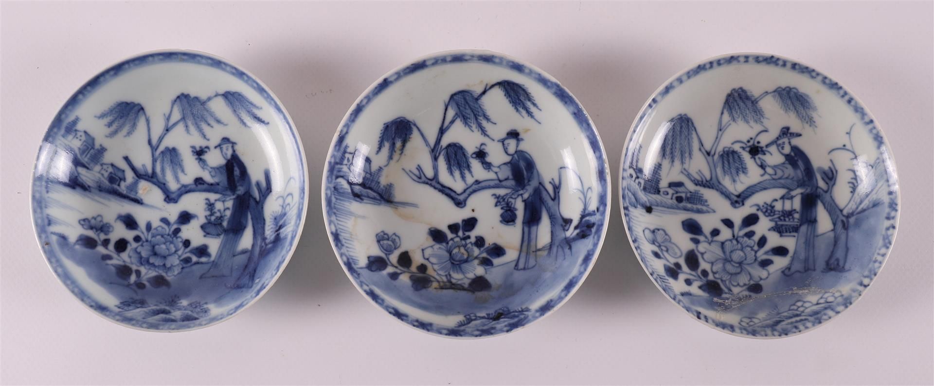 Six blue/white porcelain cups and four saucers, China, Qianlong, 18th century. - Image 2 of 21