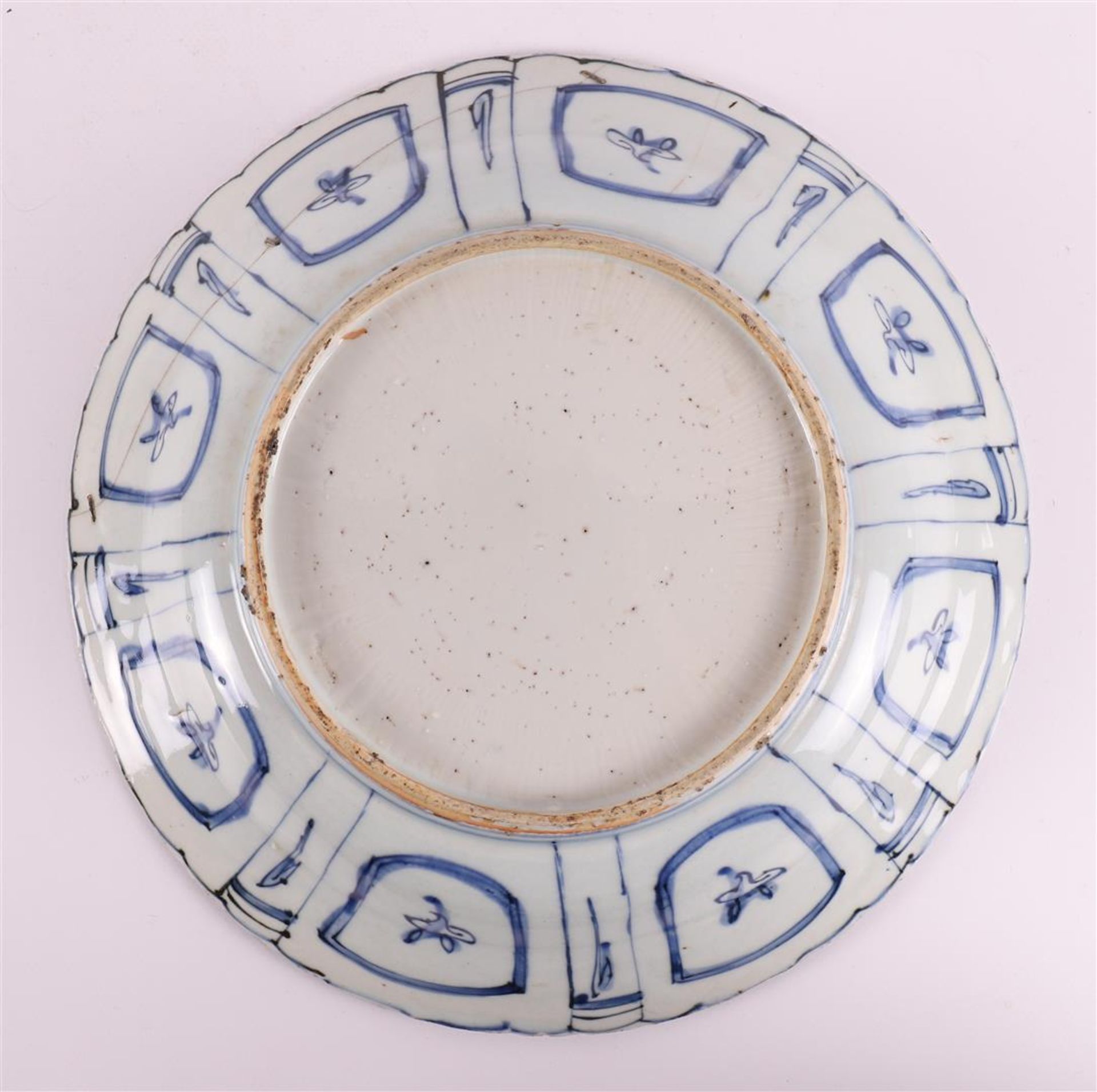 A blue/white porcelain 'kraak' dish, China, Wanli, around 1600. - Image 7 of 10