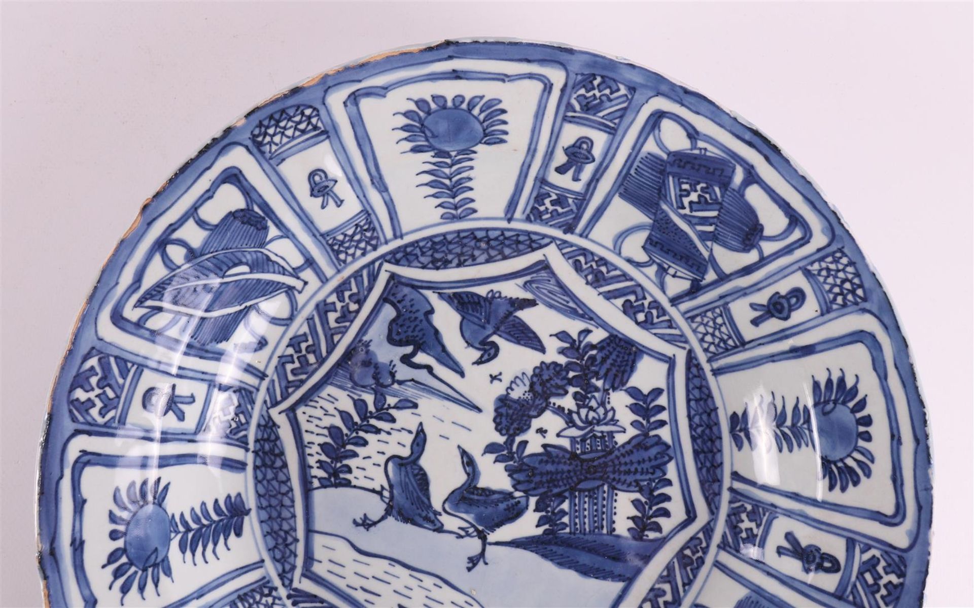 A blue/white porcelain 'kraak' dish, China, Wanli, around 1600. - Image 4 of 9