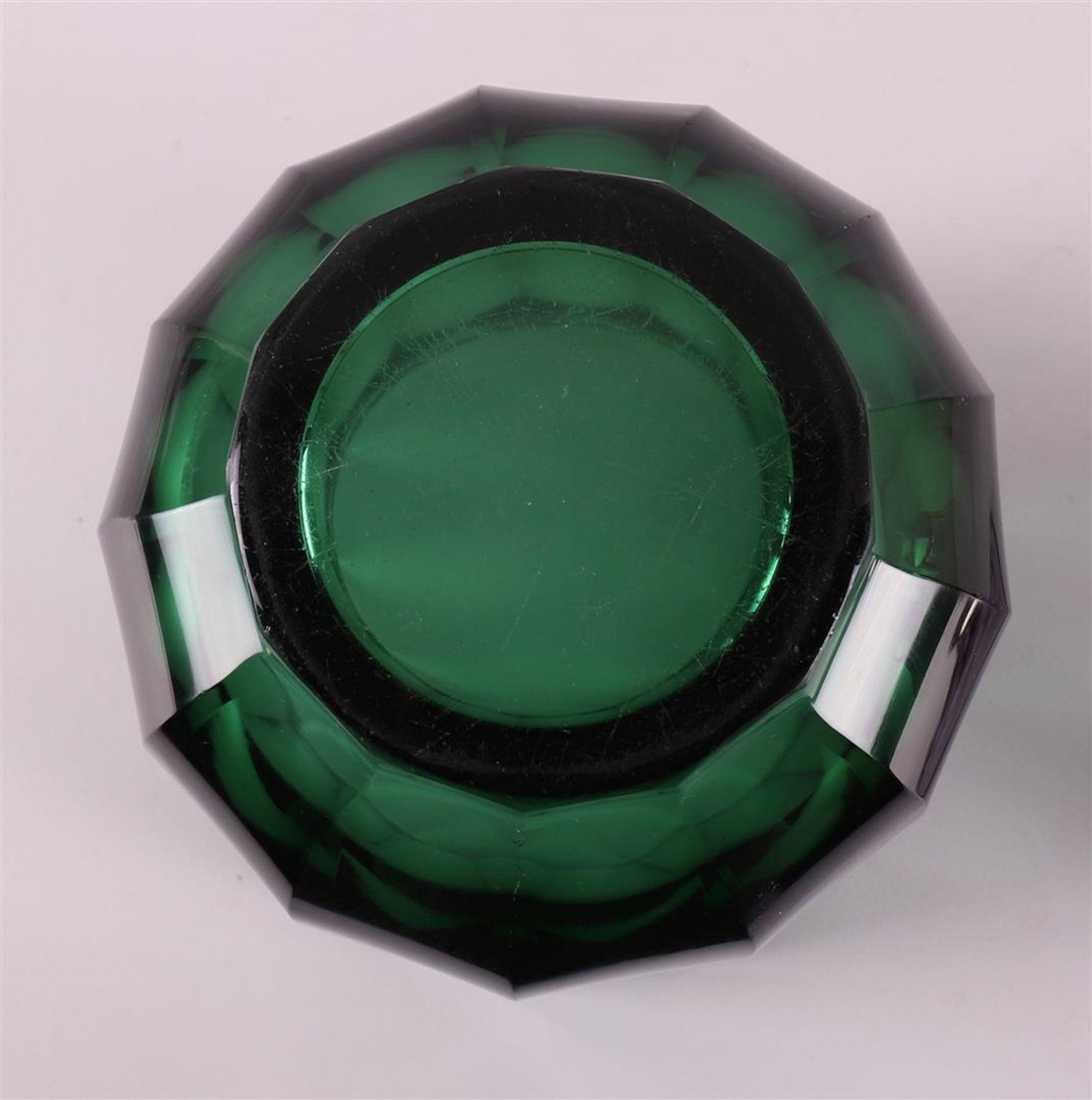 A green glass faceted Art Deco vase, executed by Moser Czechoslovakia - Image 5 of 5