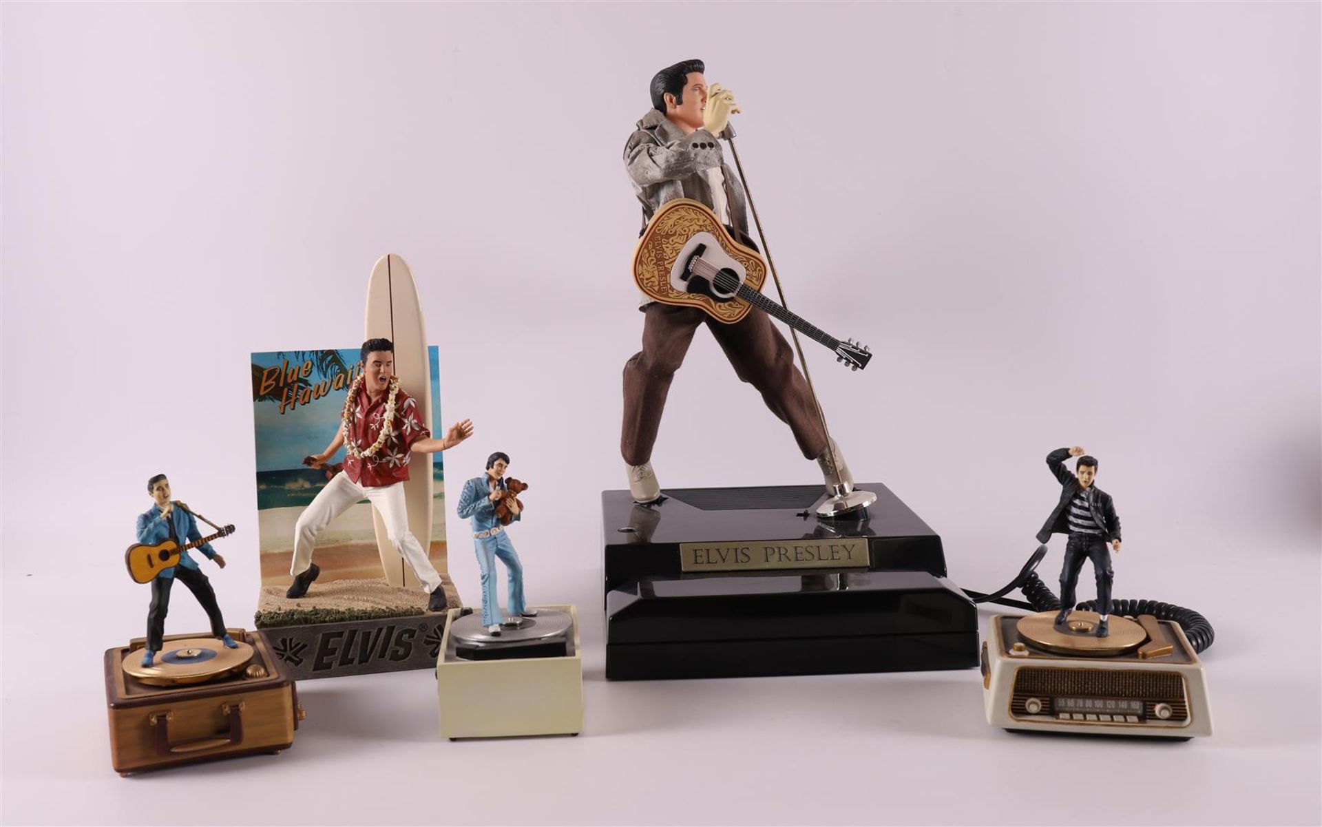 A lot of various Elvis Presley memorablia, including music boxes.