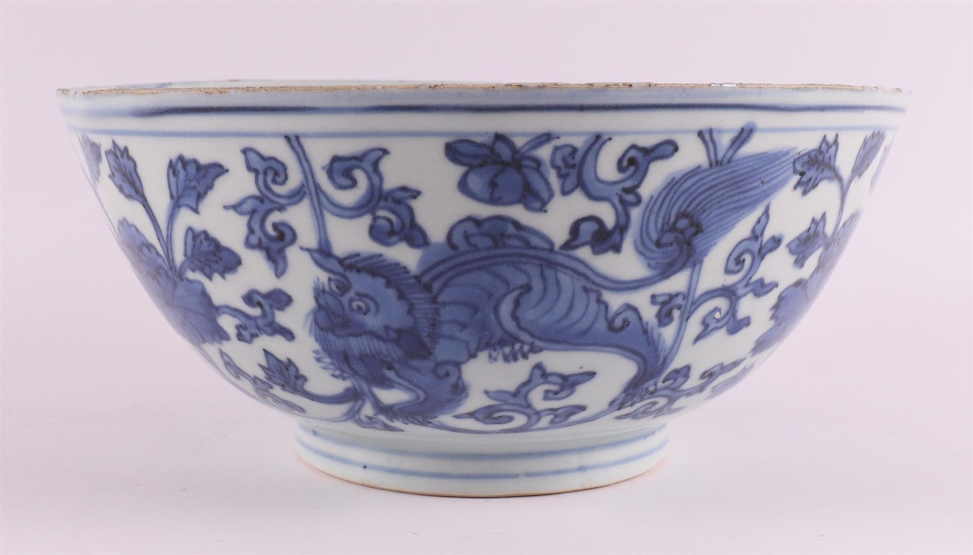 A blue/white porcelain bowl on stand ring, China, late Ming style. - Bild 2 aus 9