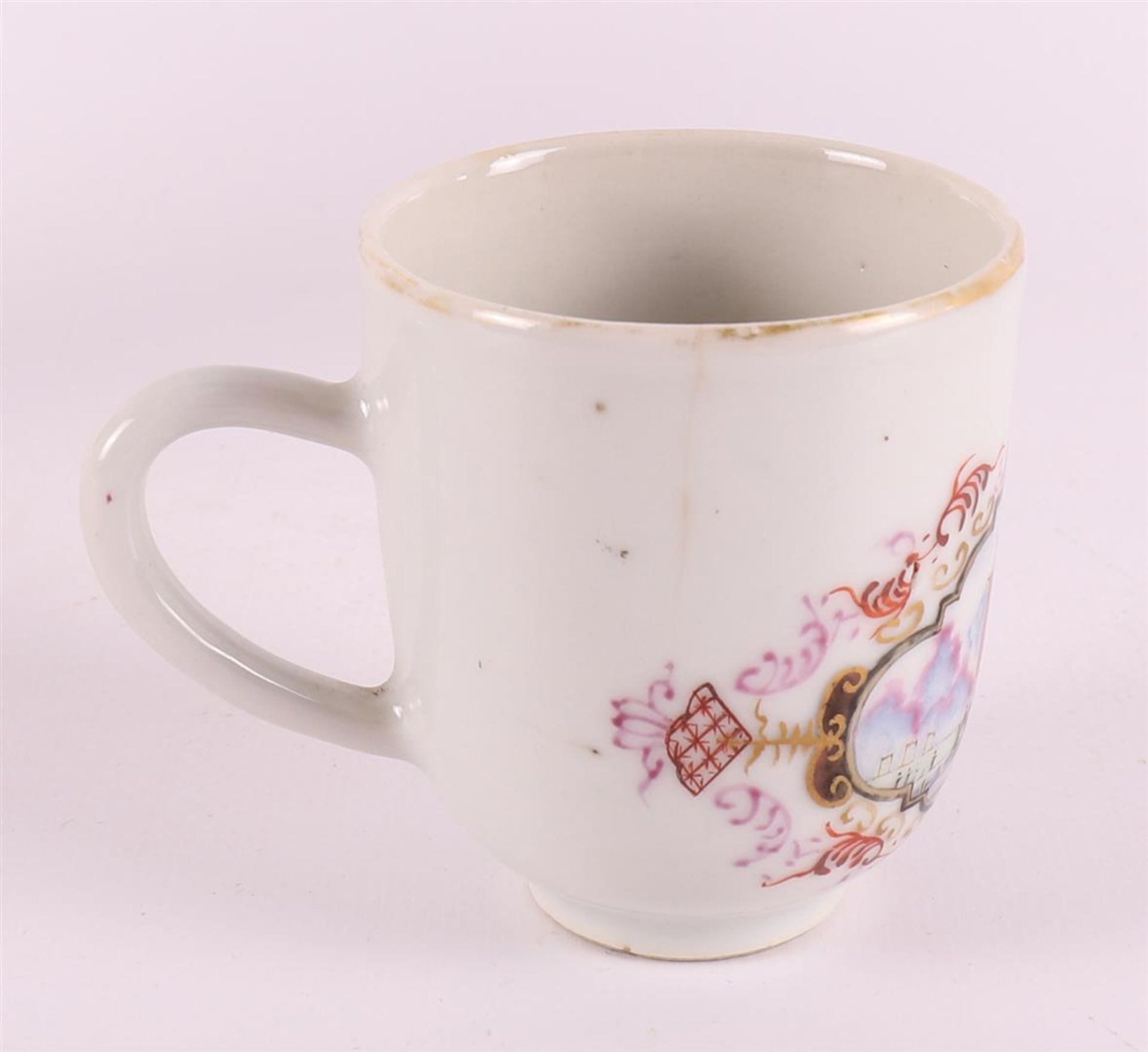 A porcelain Chine de Commande cup and saucer, China, Qianlong 18th century. - Bild 9 aus 17