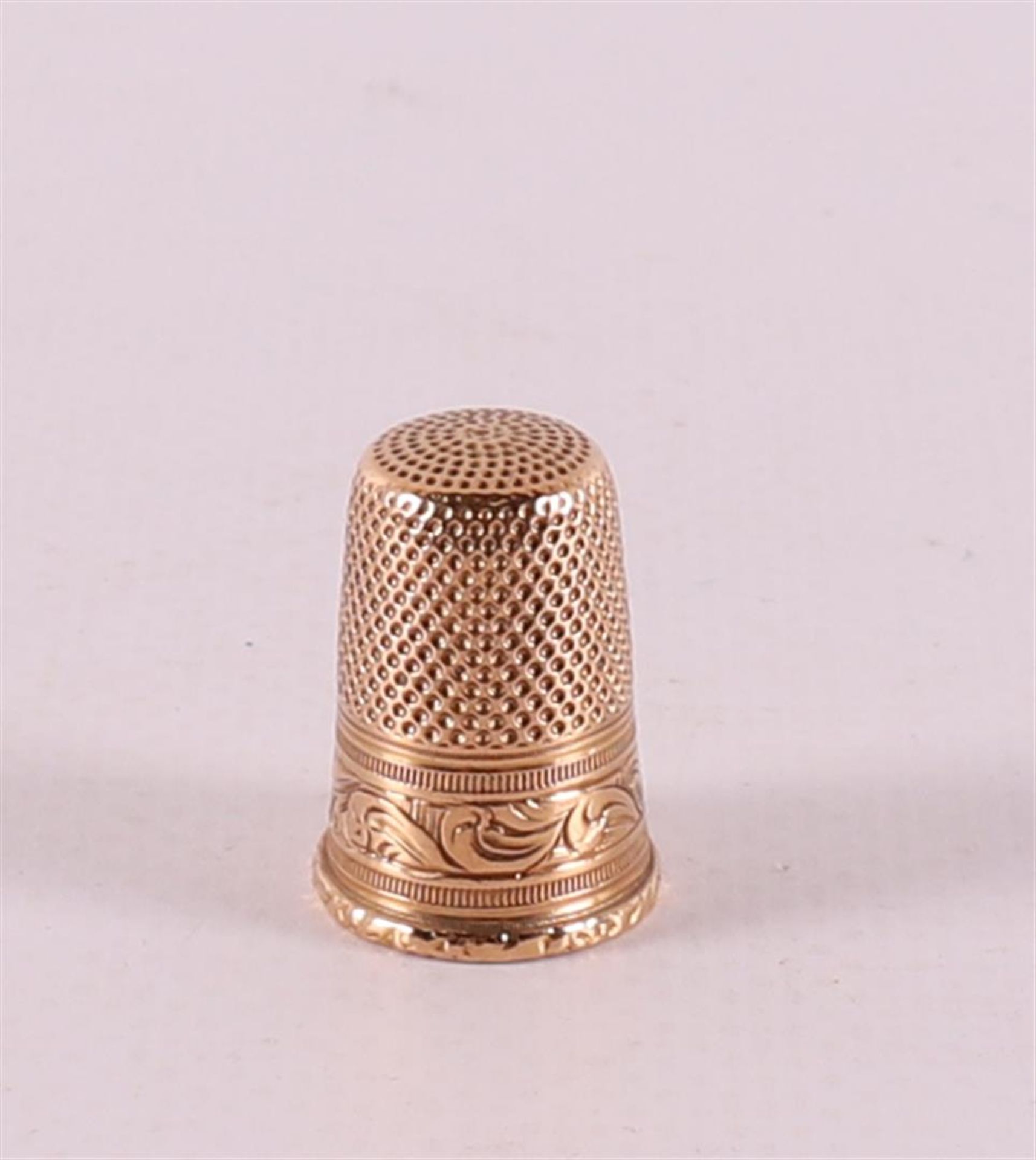 A 14 kt 585/1000 yellow gold thimble, around 1900 - Image 2 of 2
