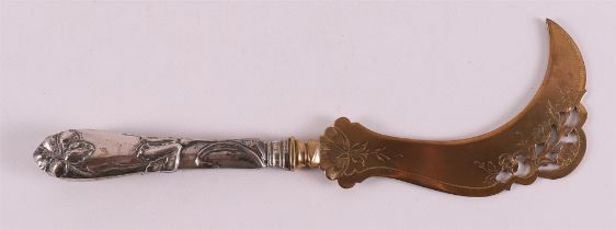 An Art Nouveau letter opener with a silver handle, Germany, around 1900.