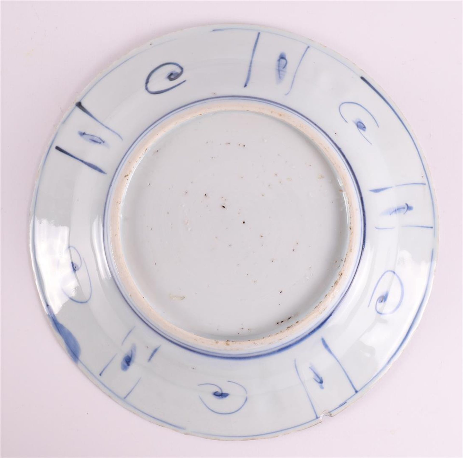 A blue/white porcelain 'kraak' dish, China, Wanli, around 1600. - Image 5 of 6