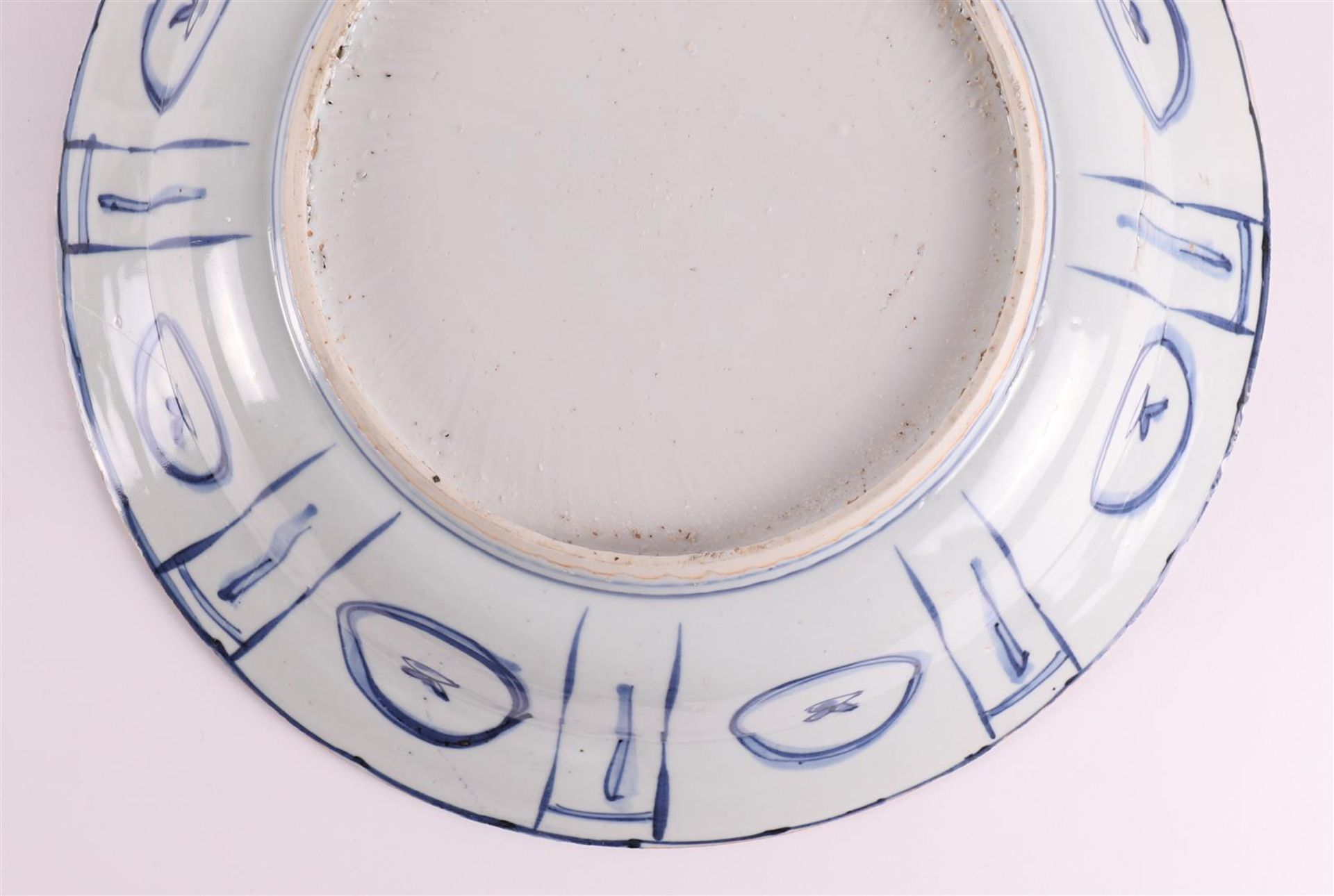 A blue/white porcelain 'kraak' dish, China, Wanli, around 1600. - Image 7 of 9