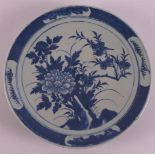 A blue/white porcelain dish, China, 19th century.