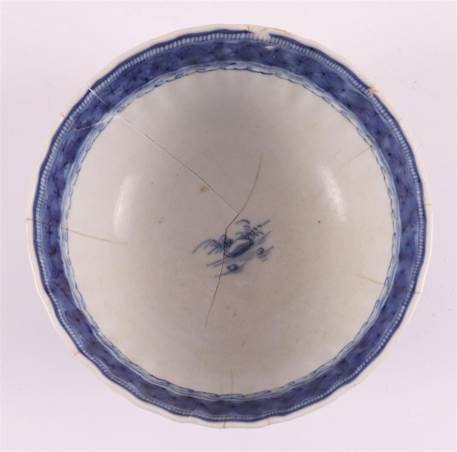 A lot of various Chinese porcelain bowls, China, 18th century - Image 19 of 25