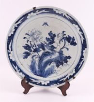 A blue/white porcelain dish, China, 19th century.