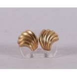 A pair of 14 kt 585/1000 yellow gold fan-shaped earrings.