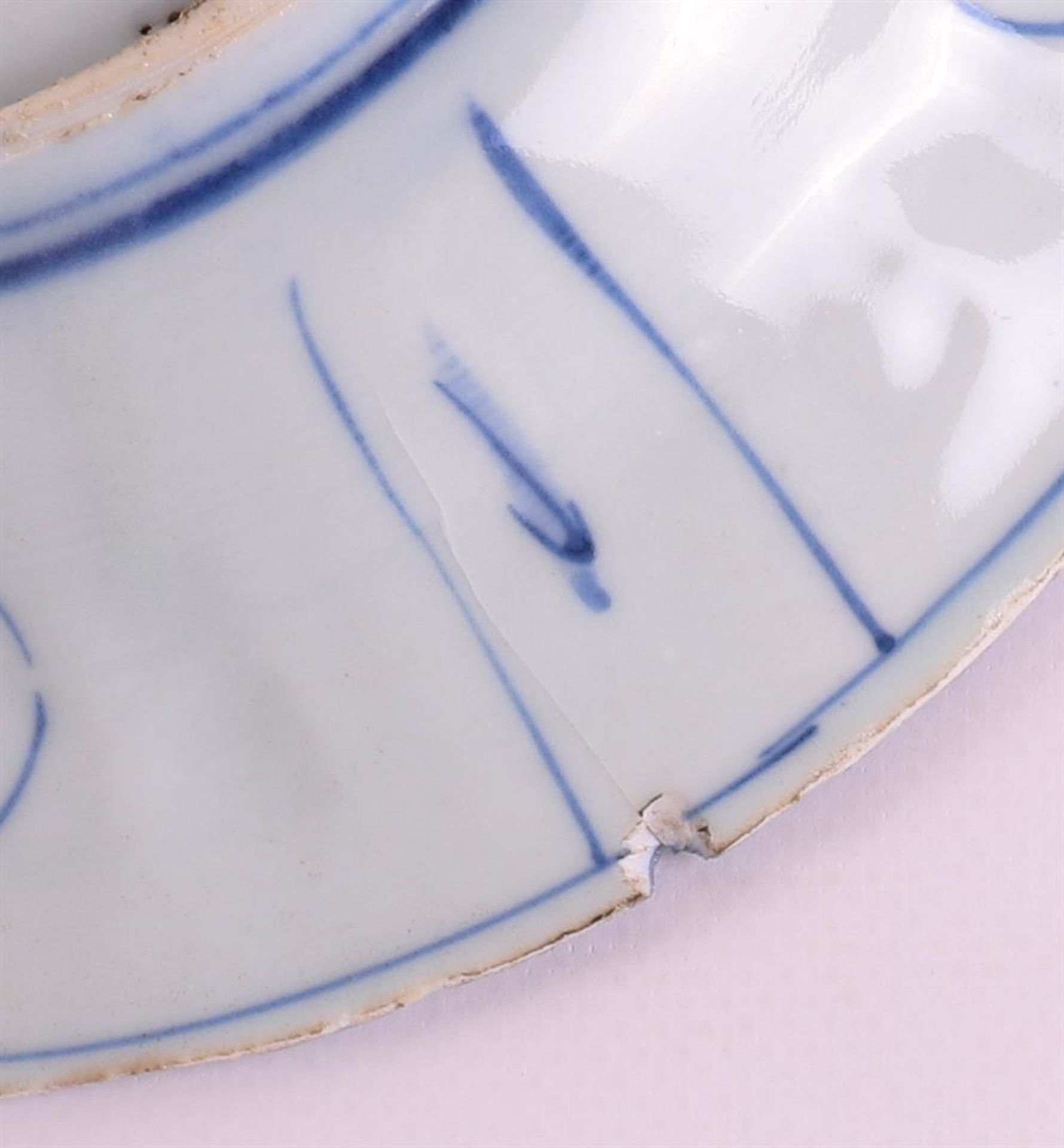 A blue/white porcelain 'kraak' dish, China, Wanli, around 1600. - Image 6 of 6