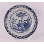 A blue/white porcelain contoured dish, China, Qianlong, 18th century.