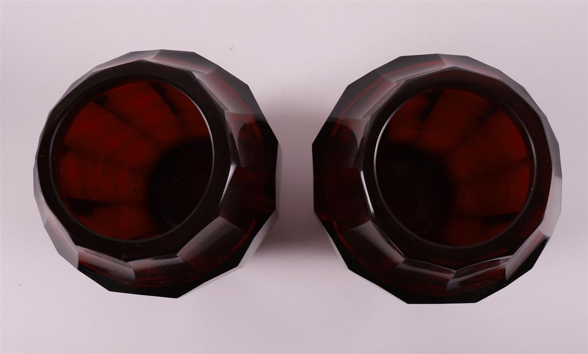 A pair of red glass faceted Art Deco vases, executed by Moser, ca. 1930. - Image 6 of 6