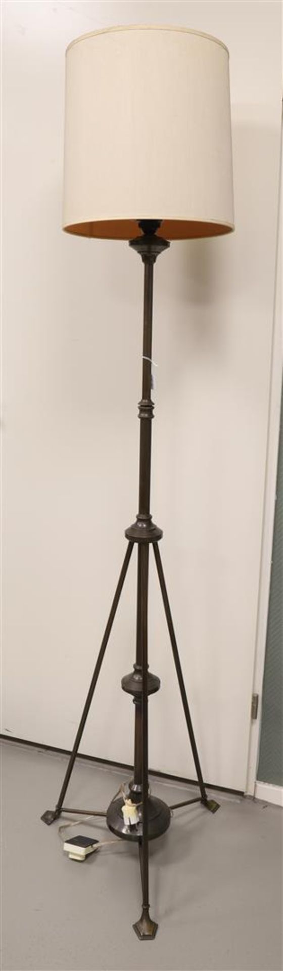 A bronzed brass Art Deco standing table lamp, ca. 1920.