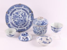 A lot of various Chinese blue/white porcelain, China 18th/19th century.