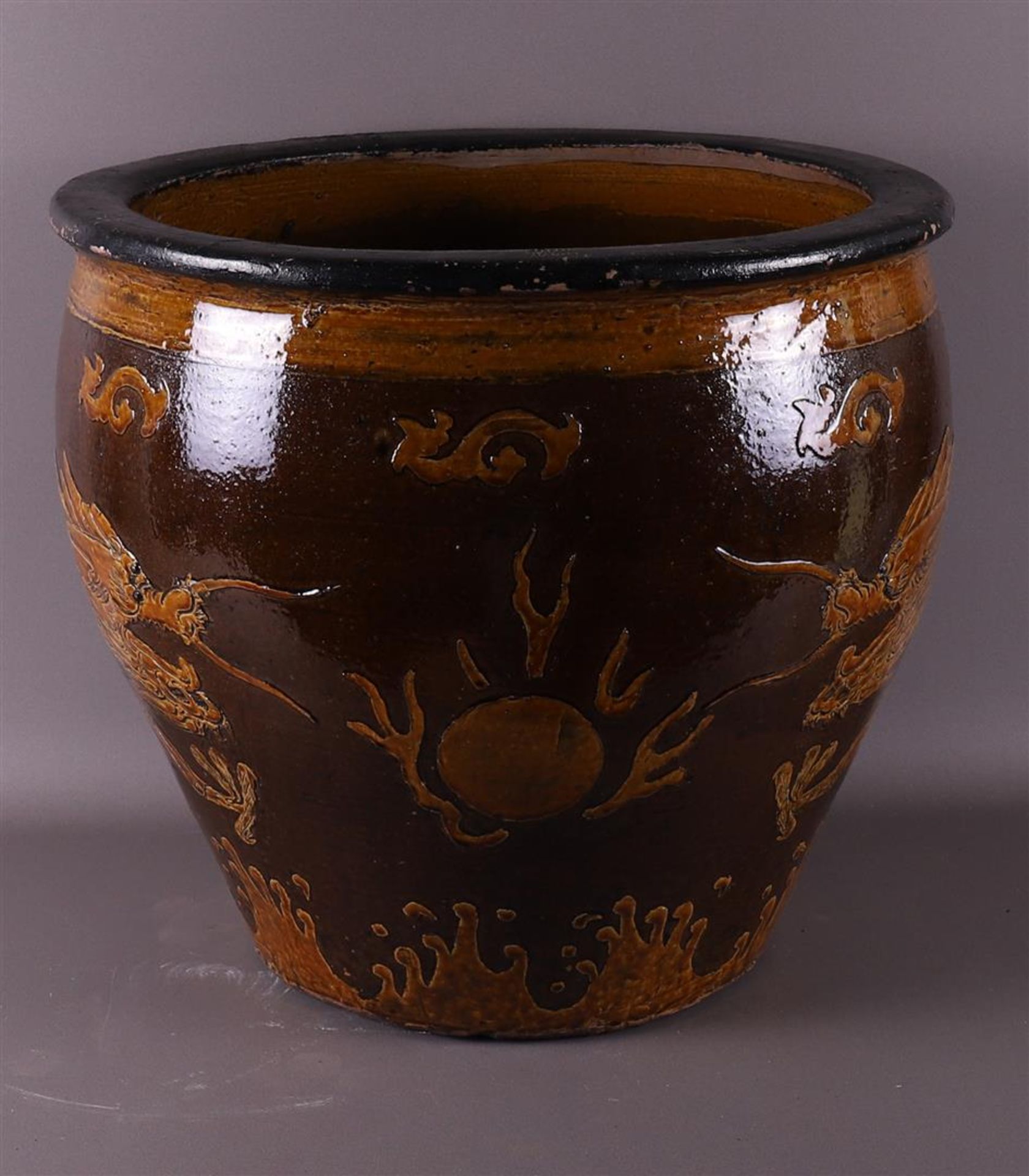 A stoneware cachepot, China 19th century. - Image 5 of 6