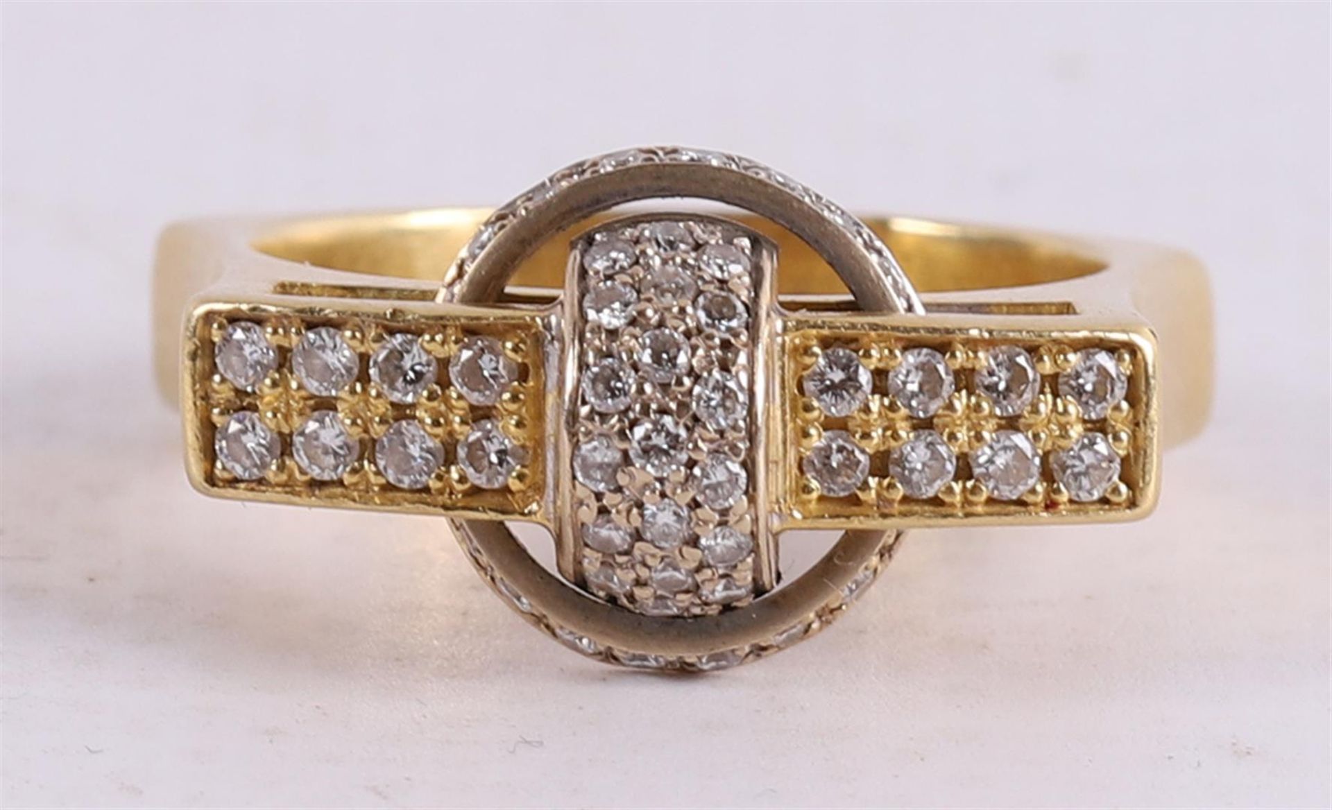 A 14 kt 585/1000 yellow gold men's ring, set with many brilliants. - Image 2 of 3