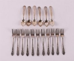 A series of eleven Djocja 3rd grade 800/1000 silver cake forks, 20th century.