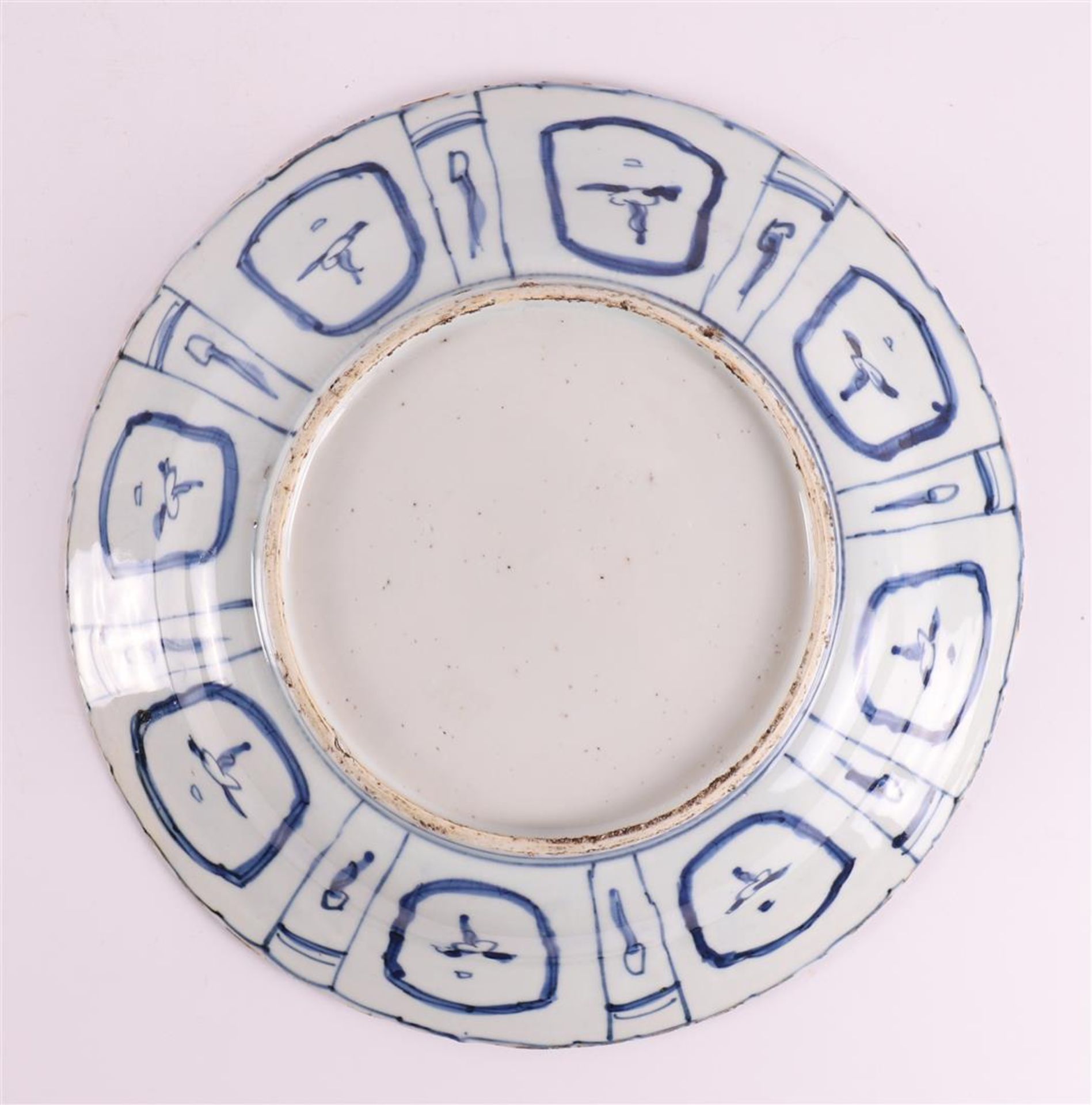 A blue/white porcelain 'kraak' dish, China, Wanli, around 1600. - Image 5 of 7