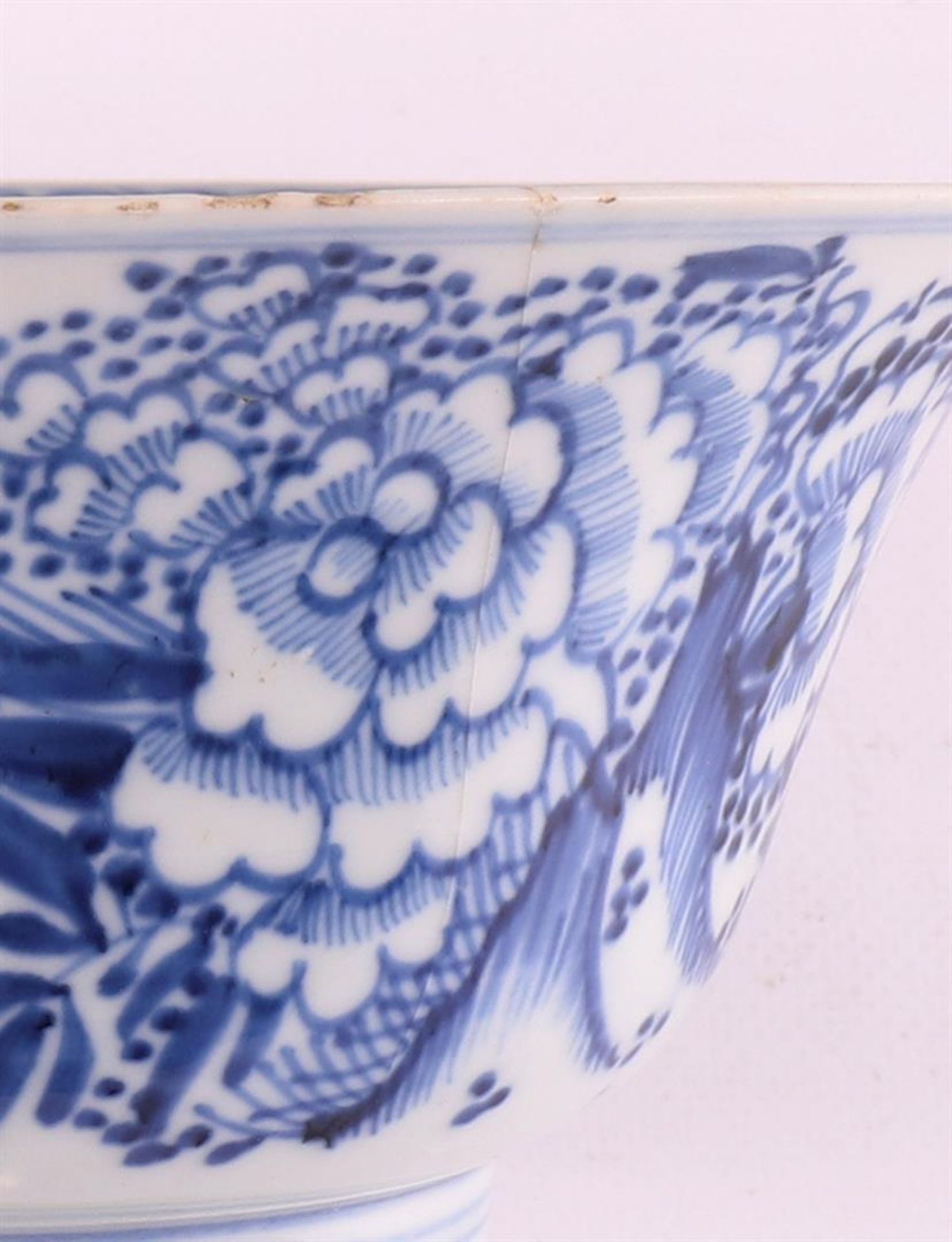 A blue/white porcelain bowl on stand ring, China, Kangxi style, 19th century. - Bild 12 aus 12