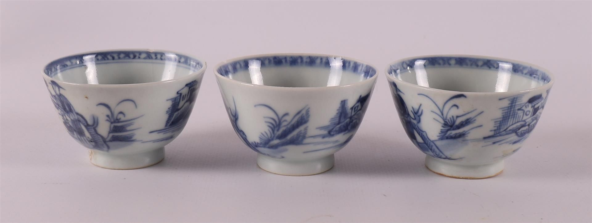 Six blue/white porcelain cups and four saucers, China, Qianlong, 18th century. - Image 16 of 21