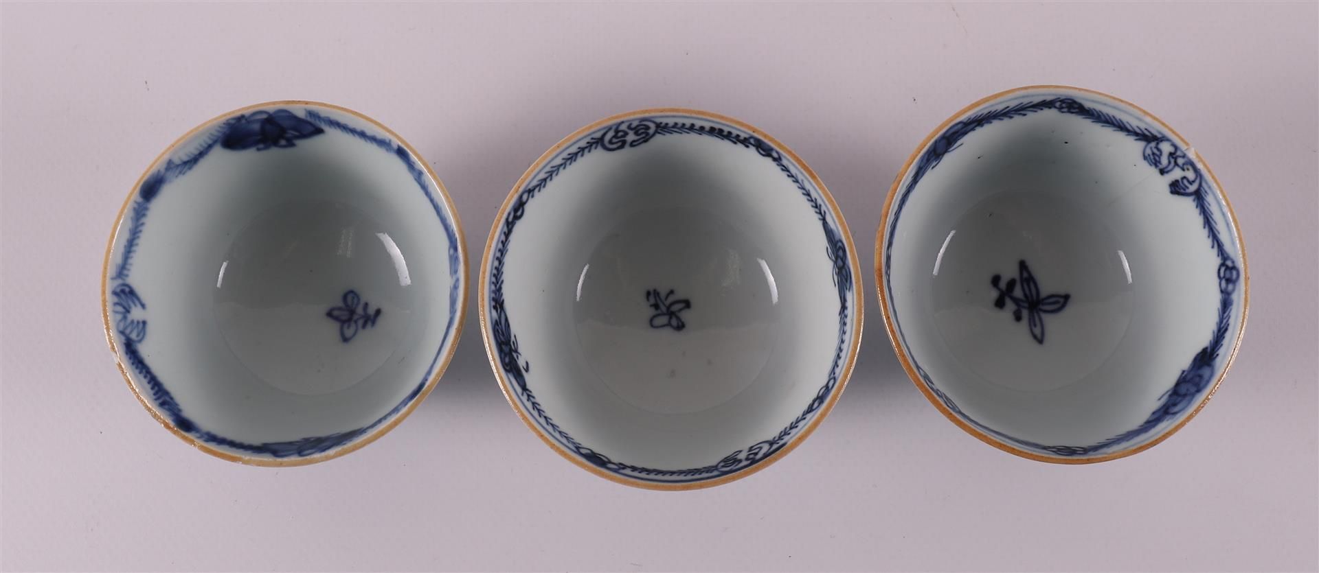 Six blue/white porcelain cups and saucers, China, Qianlong, 18th century. - Image 13 of 20