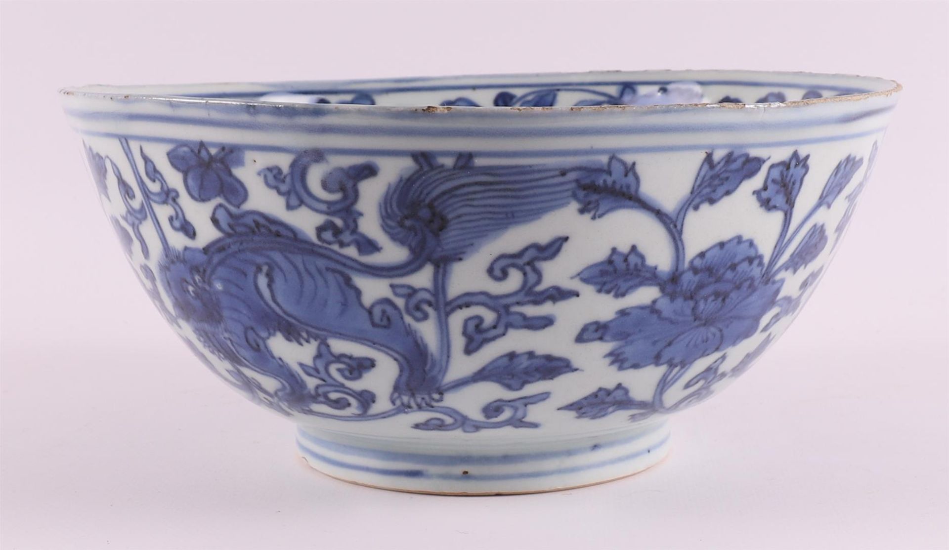 A blue/white porcelain bowl on stand ring, China, late Ming style. - Bild 5 aus 9