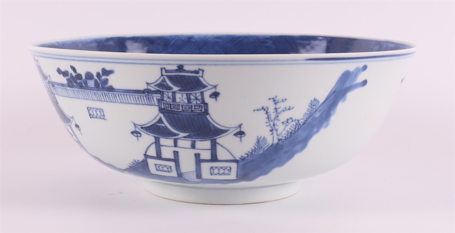 A blue/white porcelain bowl on stand, China, 1st half 19th century. - Image 2 of 6
