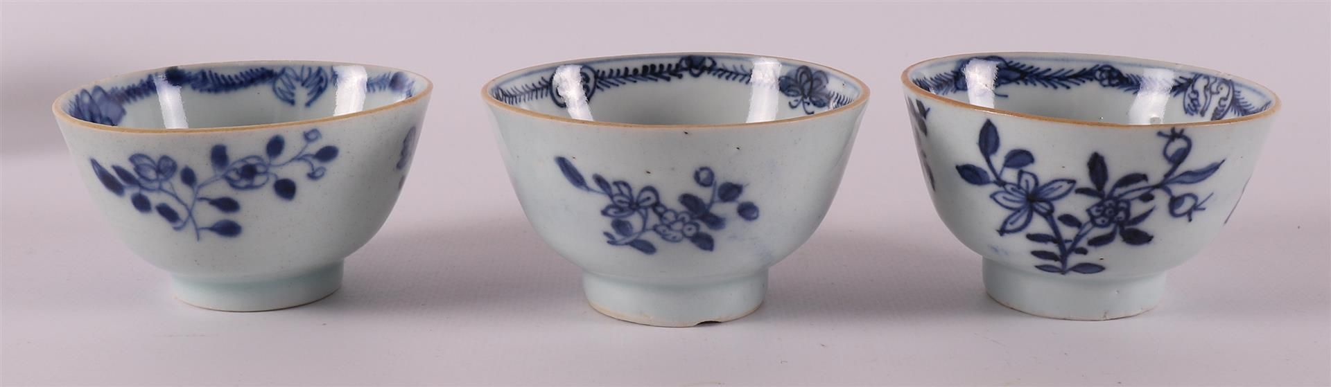 Six blue/white porcelain cups and saucers, China, Qianlong, 18th century. - Image 11 of 20