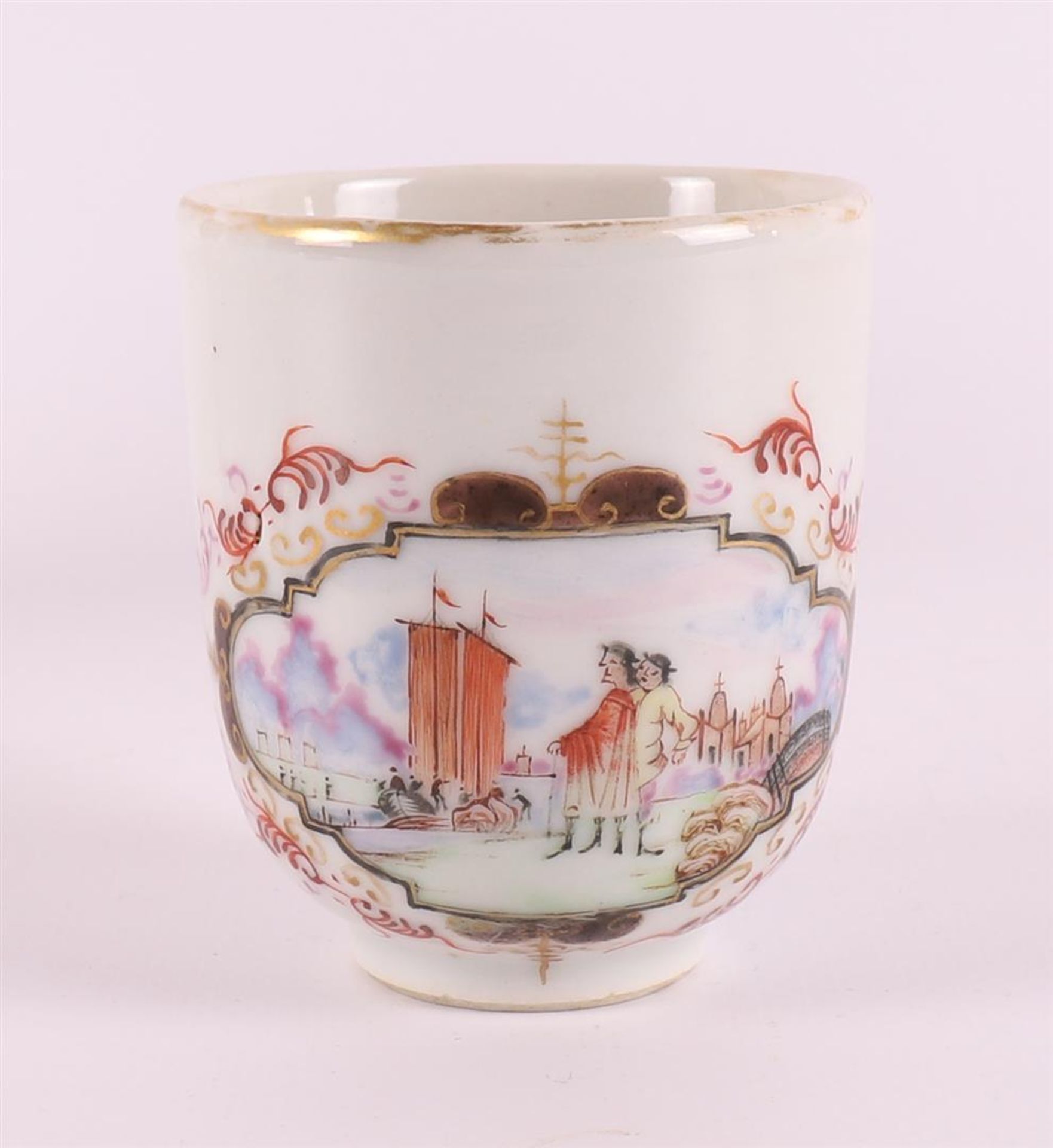 A porcelain Chine de Commande cup and saucer, China, Qianlong 18th century. - Bild 6 aus 17