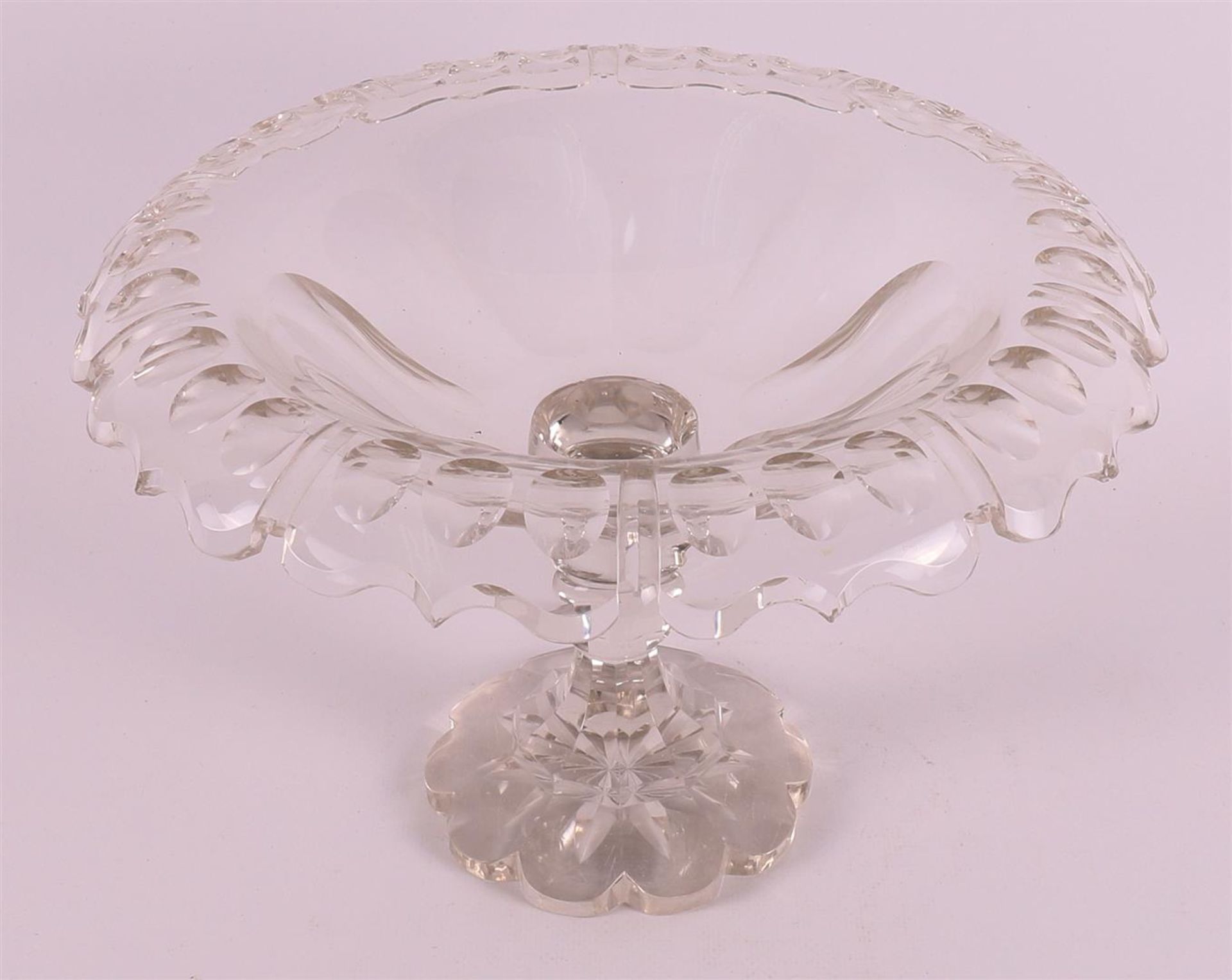 A clear crystal bowl with folded edge, ca. 1880.