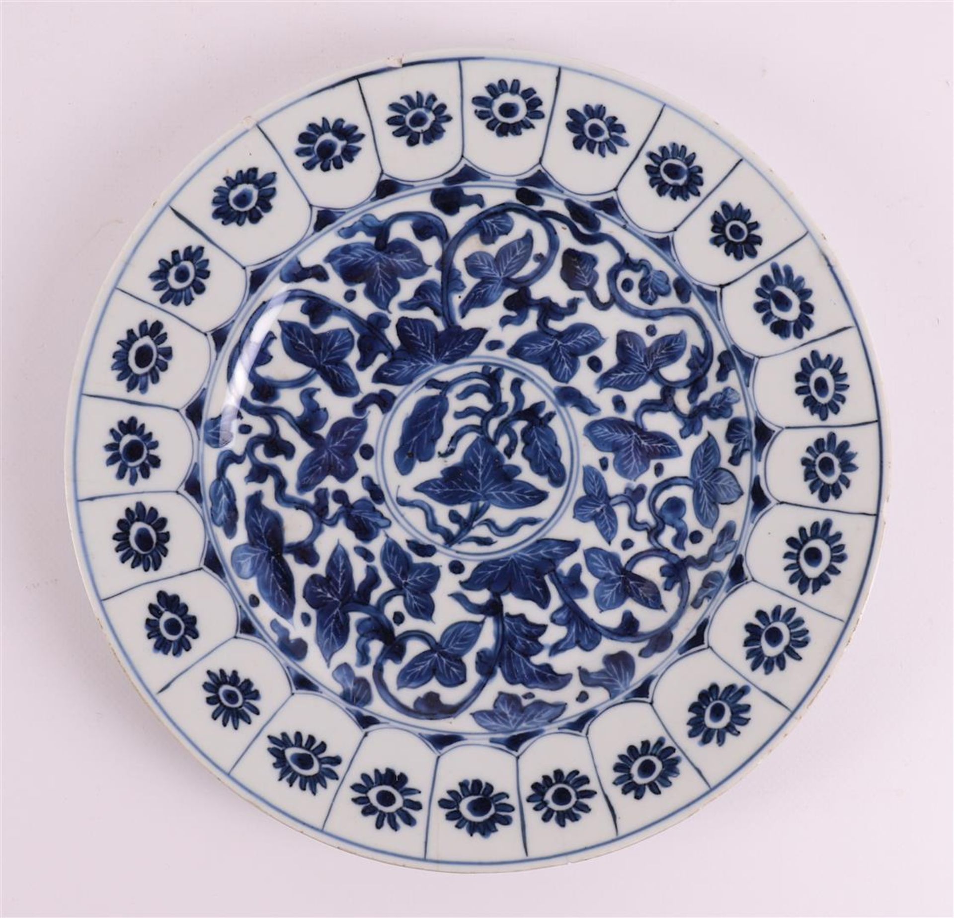 A set of blue/white porcelain plates, China, Kangxi, around 1700. - Bild 6 aus 11