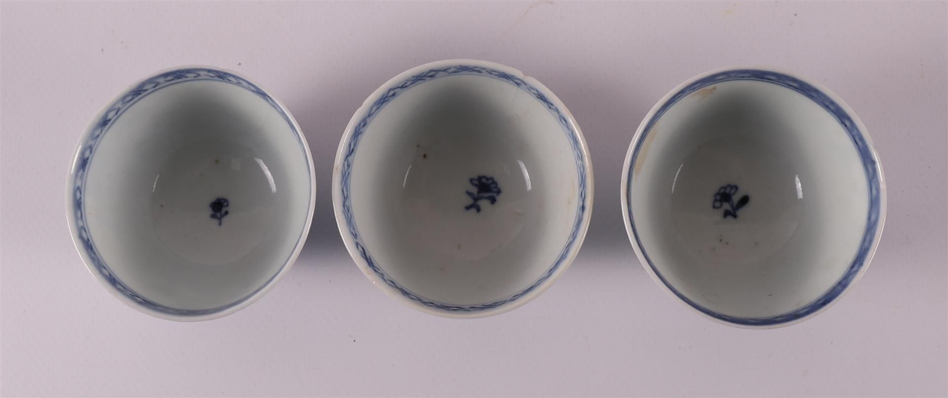 Six blue/white porcelain cups and four saucers, China, Qianlong, 18th century. - Image 12 of 21