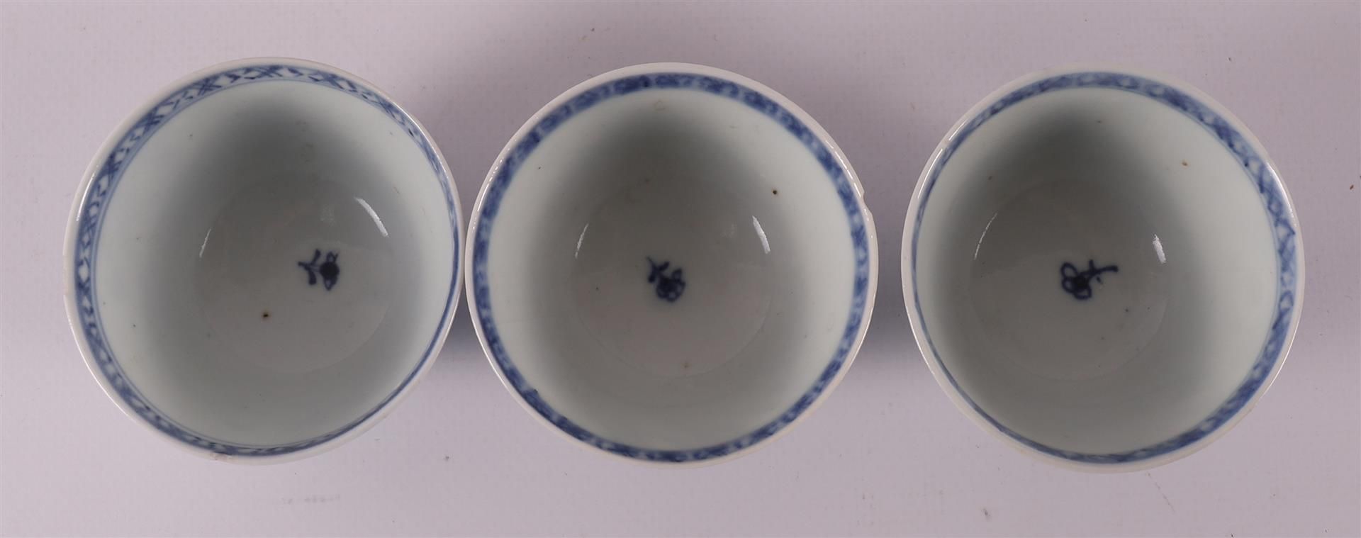 Six blue/white porcelain cups and four saucers, China, Qianlong, 18th century. - Image 19 of 21